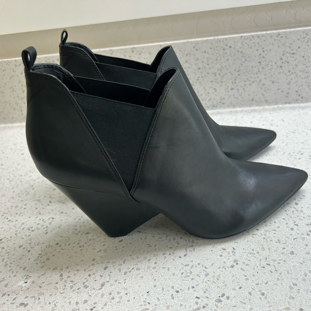 marc fisher LTD black ankle boots w/ wedge heel - size 10 - Picture 3 of 6